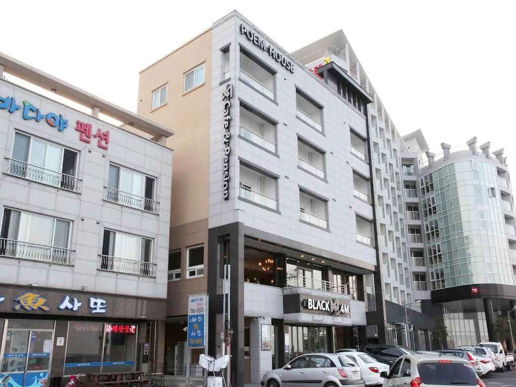 Aparthotel Poem House à Jeju Extérieur photo